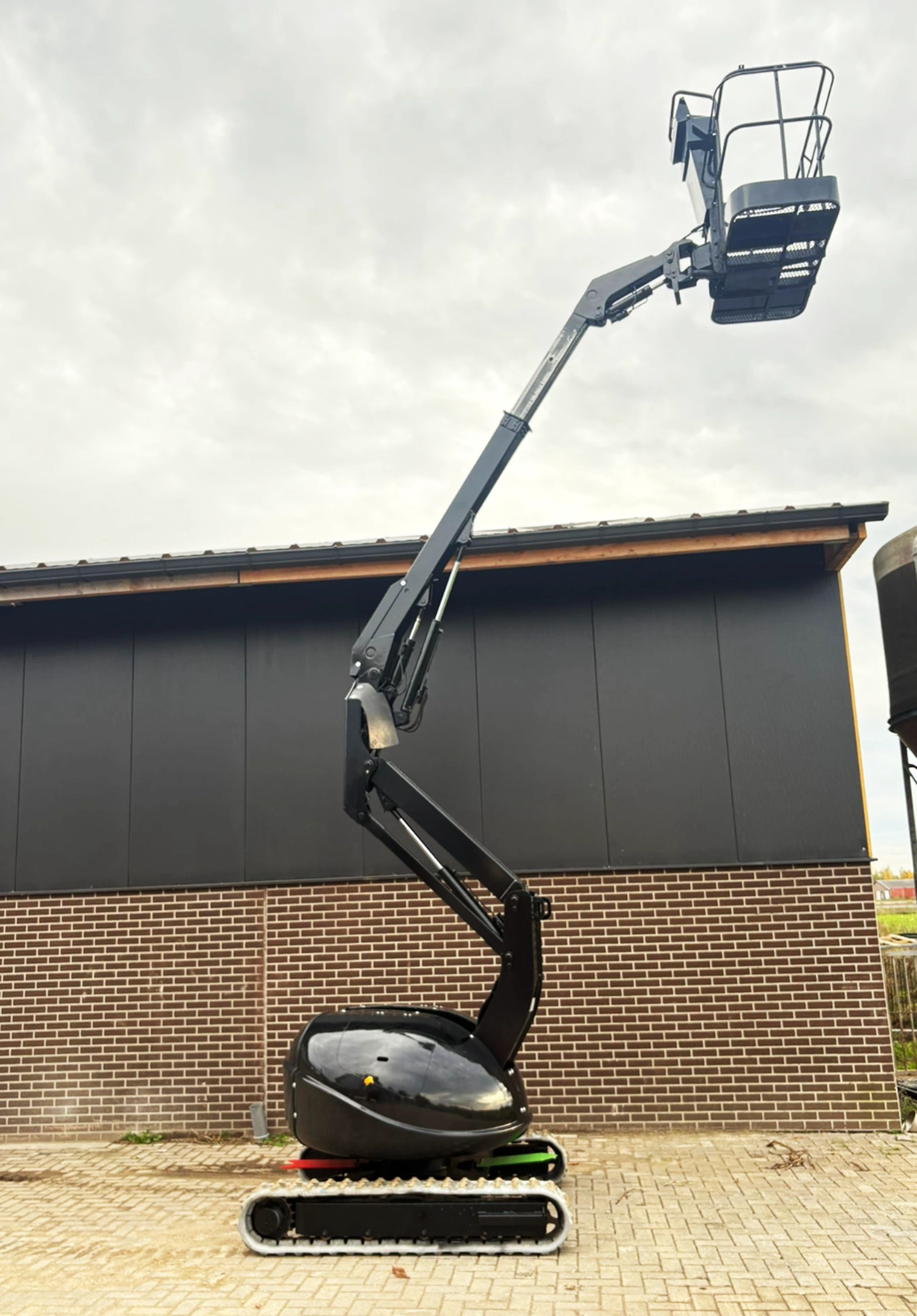 Nacelle sur chenilles professionnelle Zentrax NAGANO 070 en position élevée